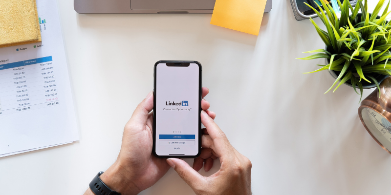 How to Stand Out on LinkedIn and Become an eCommerce Titan