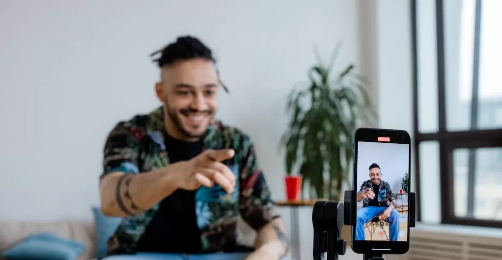 What is Livestream Shopping? A Powerful Upcoming eCommerce Trend